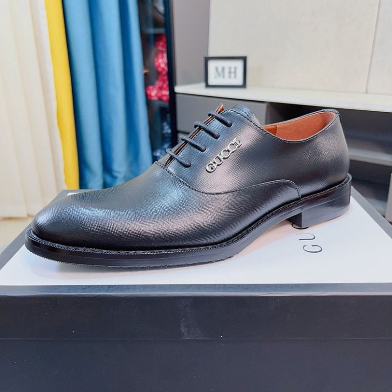G*u*i leather shoes